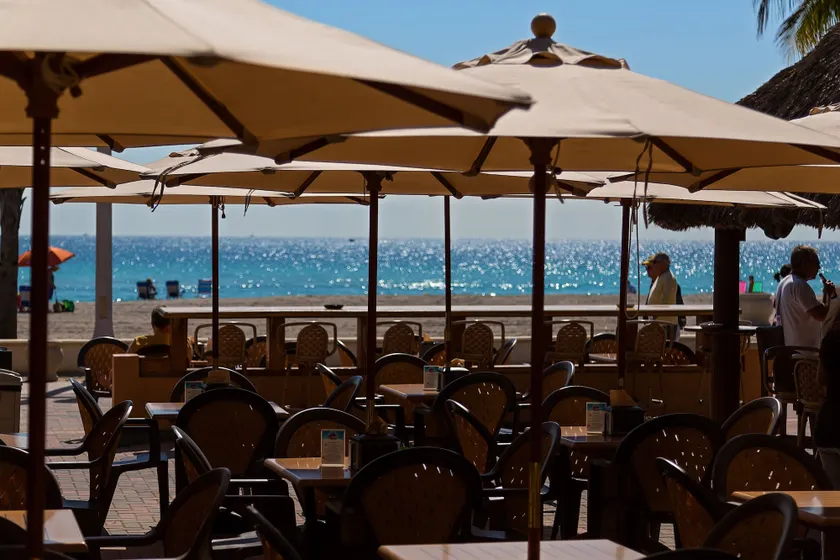 Riptide Oceanfront Hotel - Image 1