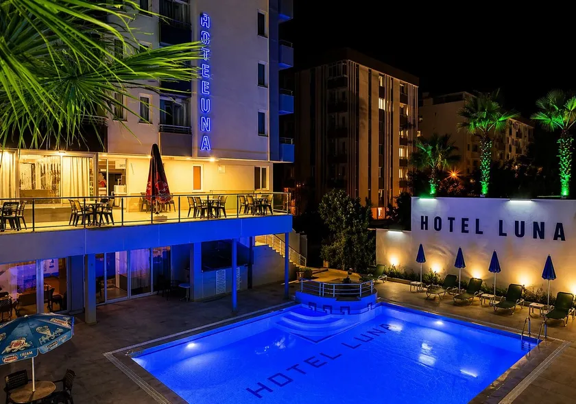 Luna Hotel - Image 1