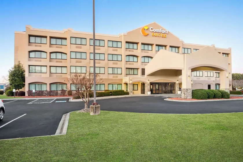 Comfort Suites Lumberton North - Image 1