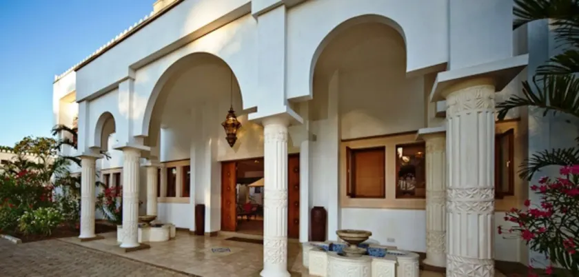 Lantana Galu Beach - Image 1