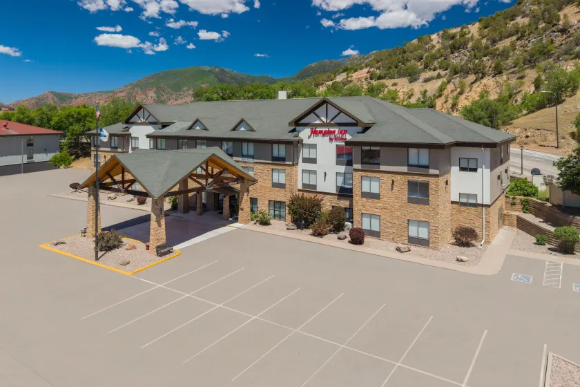 Hampton Inn Glenwood Springs - Image 1