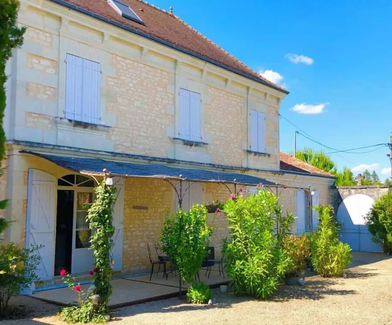ECOLE DE MATHUNA Chambre d hotes familiale sejour calme avec piscine et jardin - Image 1