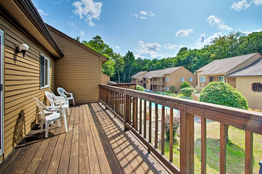 Lincoln Condo w/ Balcony - 6 Mi to Loon Mtn! - Image 1