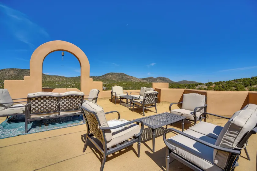 Luxurious Retreat w/ Stunning Views in Santa Fe - Image 1