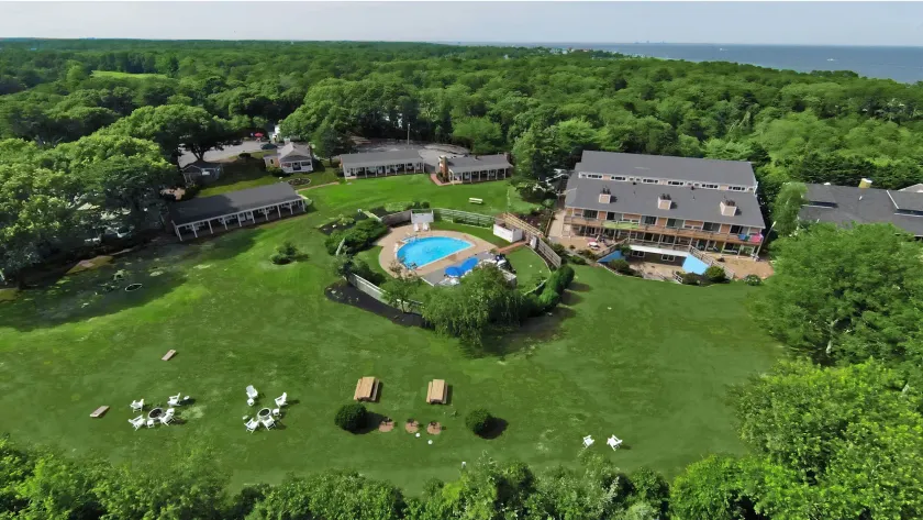 Island Inn - Image 1