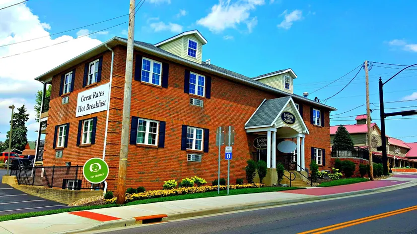 Lodging on the Square - Image 1