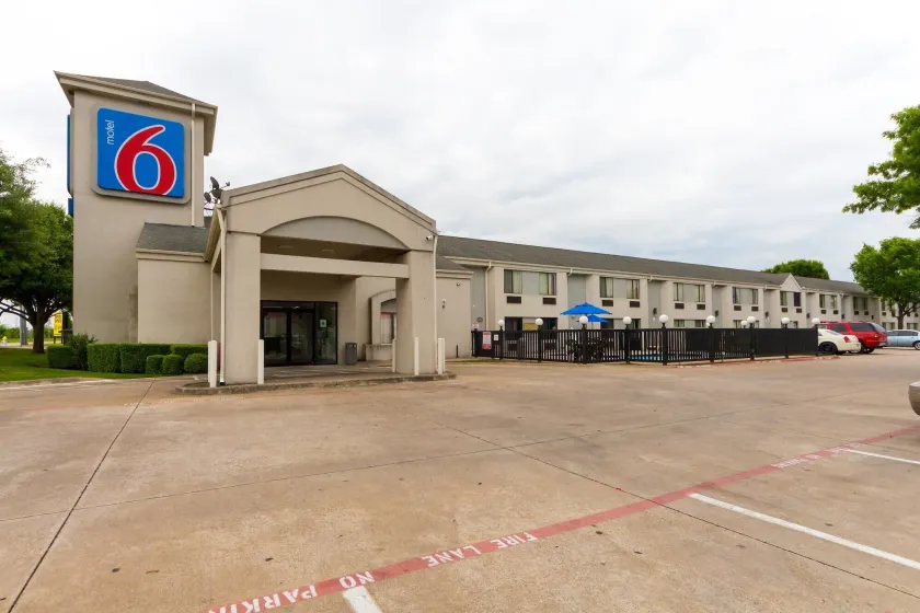Motel 6-Dallas, TX - Northeast - Image 1