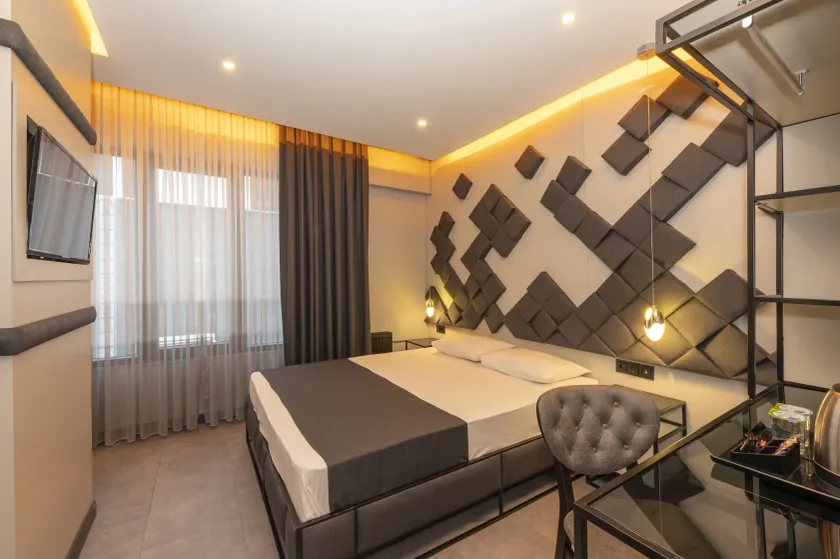 White Palace Hotel - Image 1