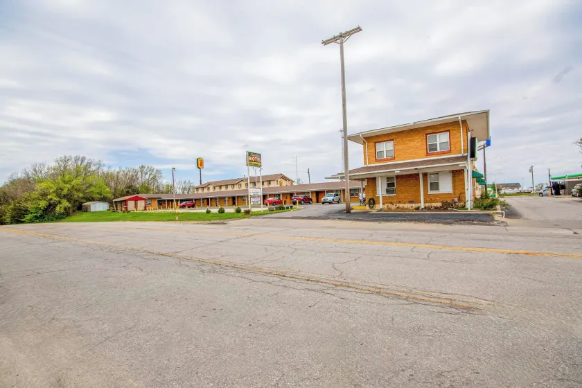 Travelier Motel - Image 1