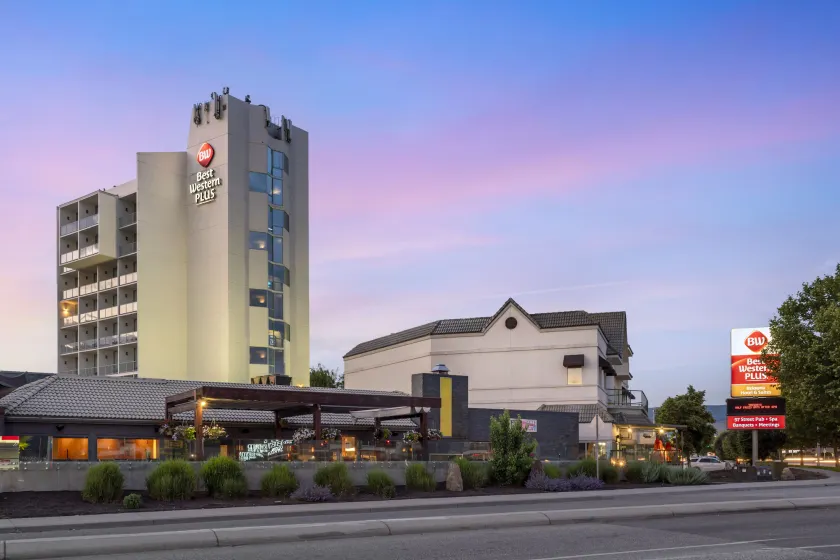 Best Western Plus Kelowna Hotel & Suites - Image 1