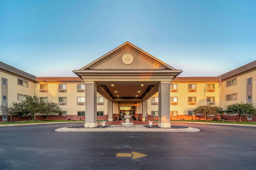 Quality Inn & Suites Hannibal West - Image 1