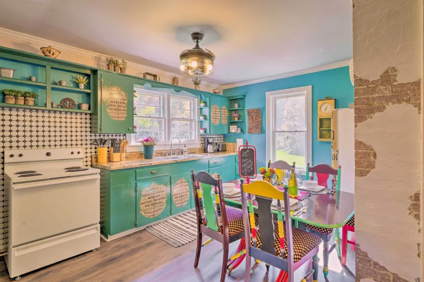 Colorful Bakersville Cottage: Views, Pets Allowed! - Interiør