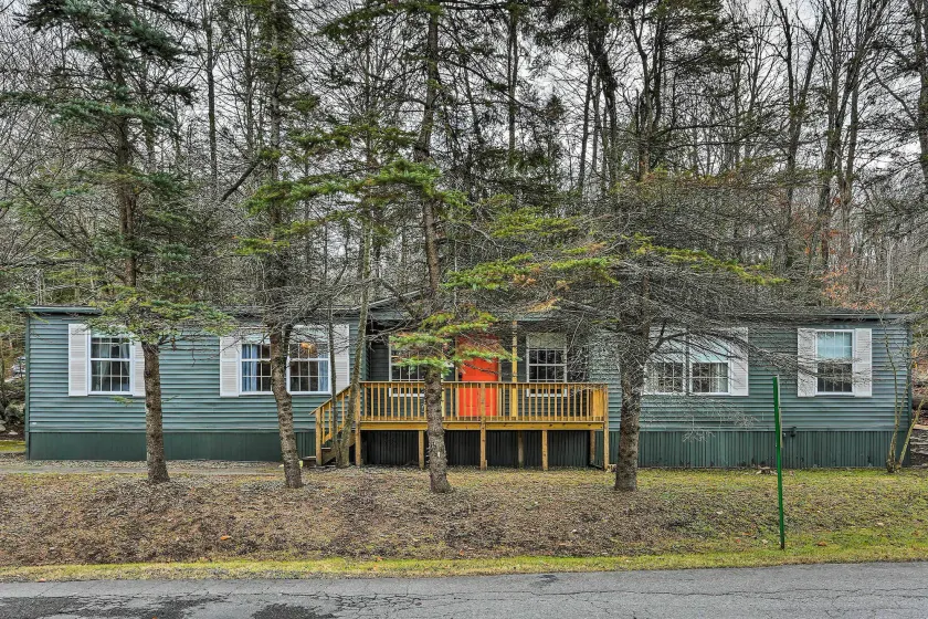 Kayaks, Electric Bicycles: Greentown Hideaway! - Image 1