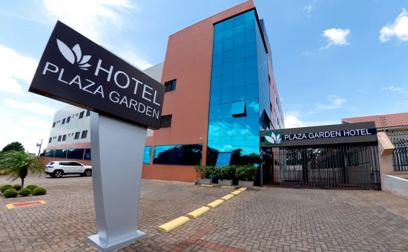 Hotel Plaza Garden - Image 1