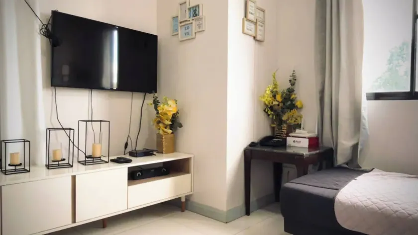 Spacious Central Davao City Getaway - Spacious Apartment with Shared Pool - Image 1