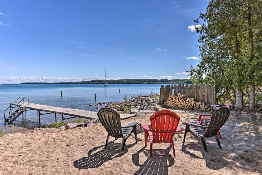 Gemütliche Suttons Bay Cottage w / Shared Dock & Feuerstelle! - Image 1