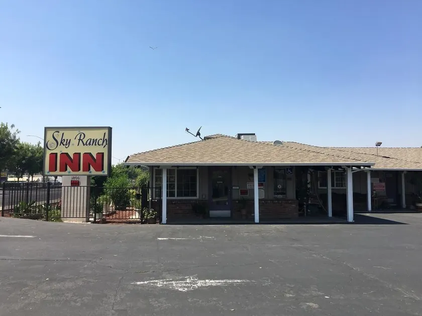 Sky Ranch Inn - Image 1
