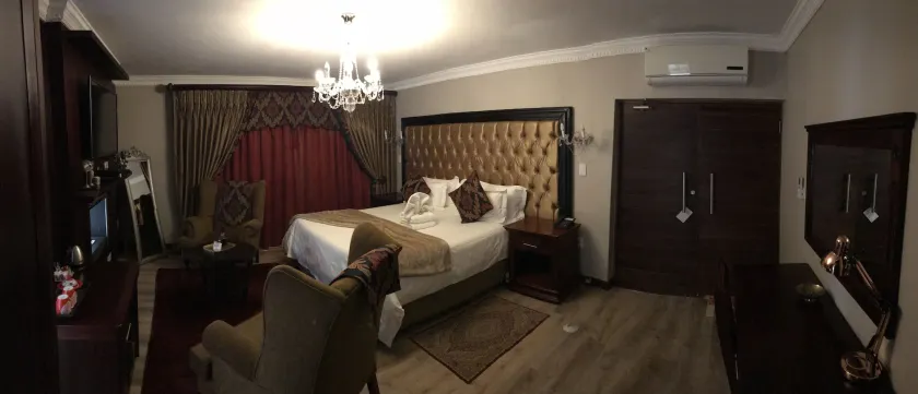 Eagle Rock Executive Guest House - Image 1
