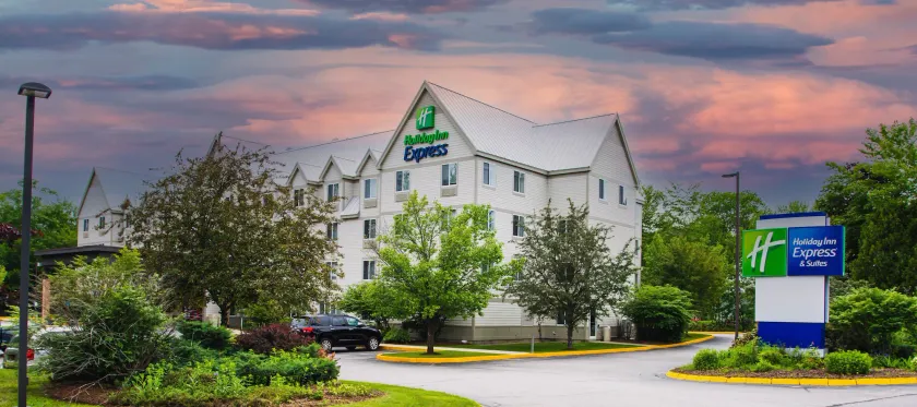 Holiday Inn Express & Suites - Lincoln East - White Mountains by IHG - Image 1