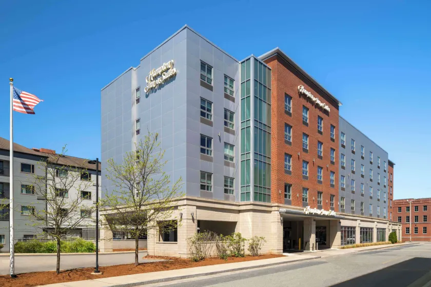 Hampton Inn & Suites Worcester - Image 1
