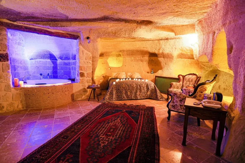 Sinasos Palace Cave Hotel - Image 1
