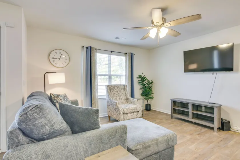 9 Mi to Shawn Afb! Family Townhome Near Dining - Image 1