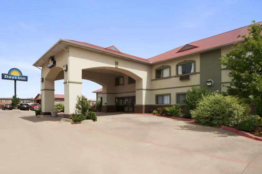 Days Inn by Wyndham Childress - Image 1