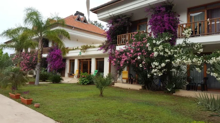 Yonca Hotel - Image 1