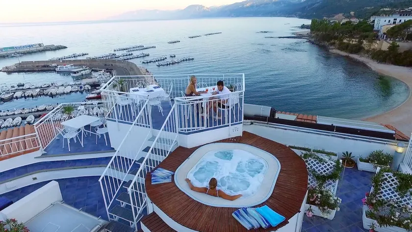 BUE MARINO Hotel & Rooftop Bar - Image 1
