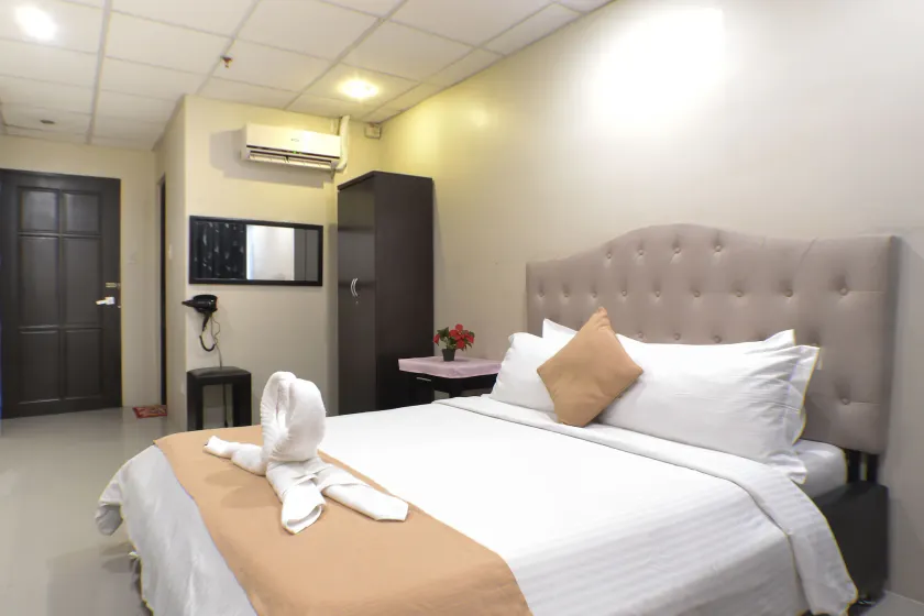Amax Inn Makati - Image 1