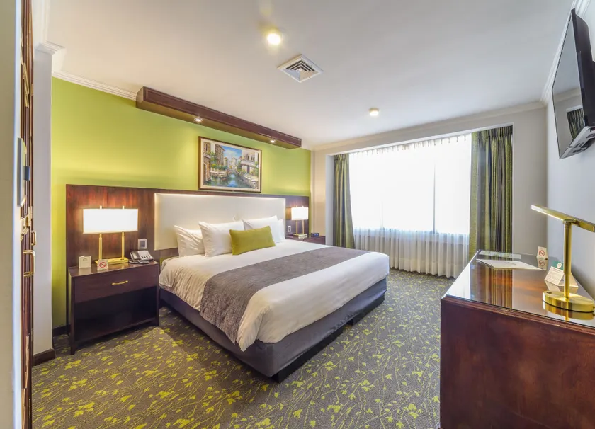 Ritz Apart Hotel - Image 1