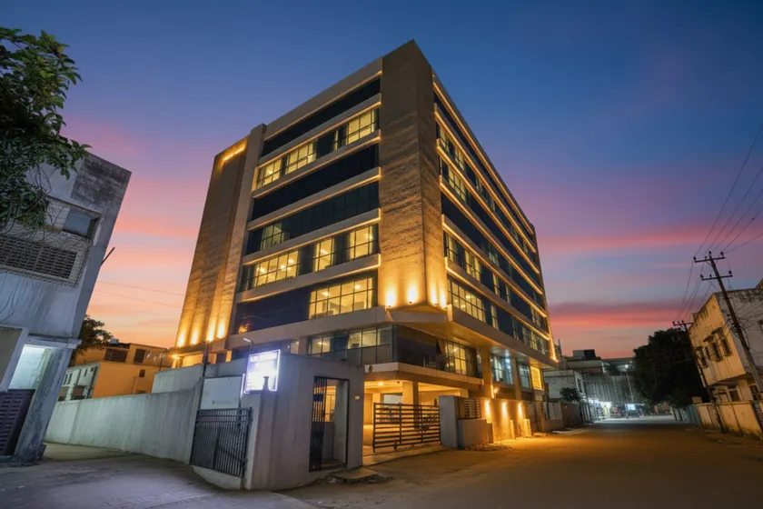 Fabhotel Royal International - Image 1
