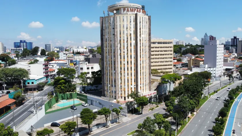 Pampas Palace Hotel - Image 1