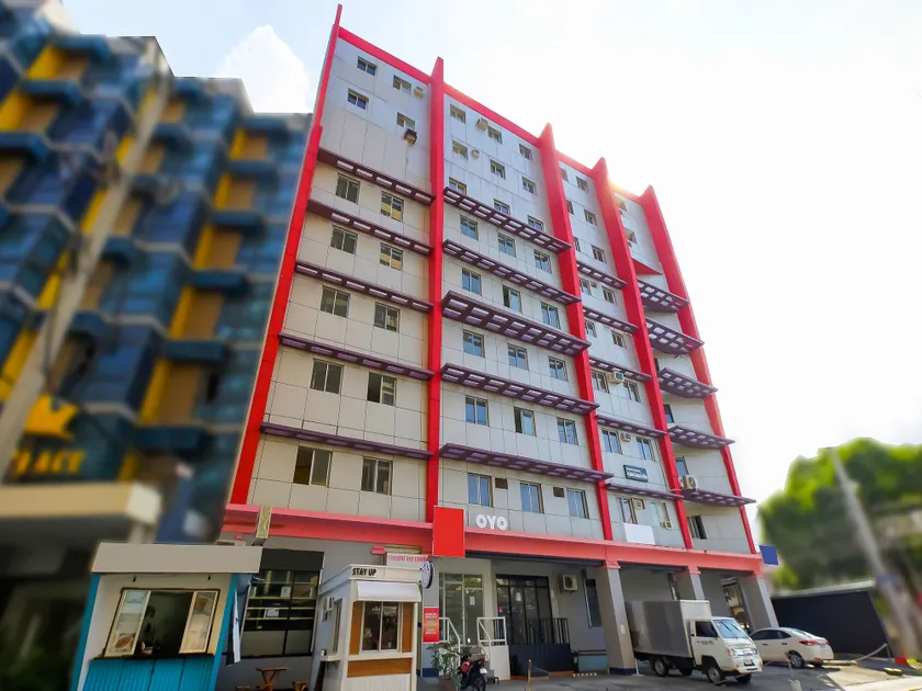 OYO 809 Crowne One Condo - Image 1