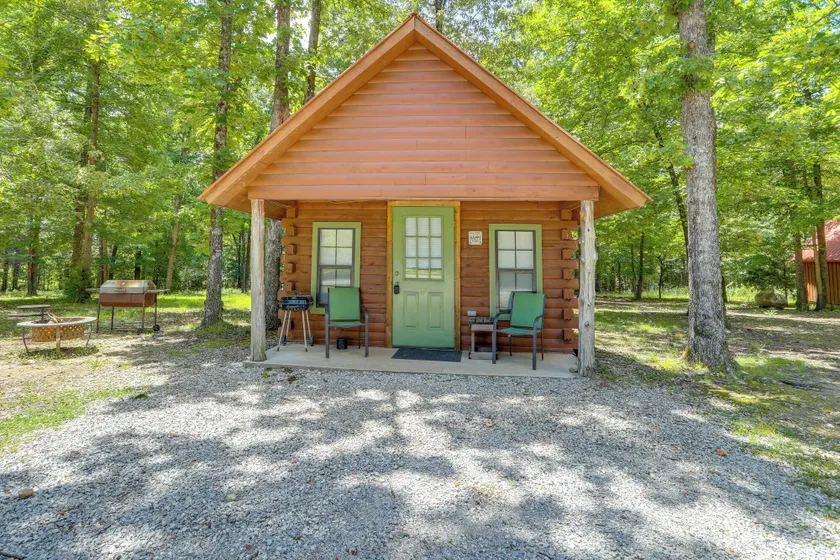 Adventure Awaits! Fifty-six Cabin Near Caverns - Image 1