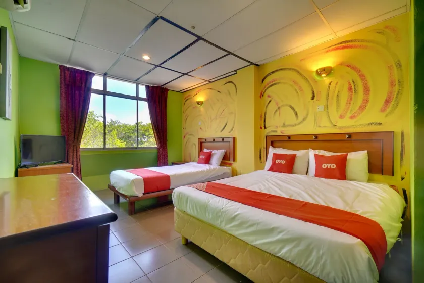 OYO 90929 DJ Hotel - Image 1