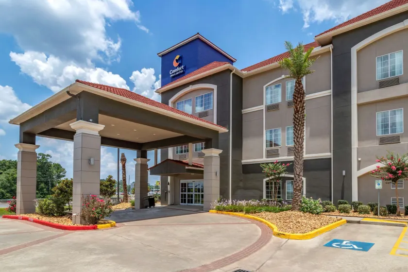 Comfort Inn & Suites Cleveland TX - Image 1
