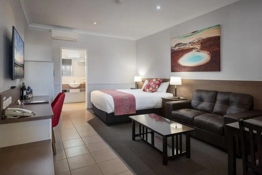 Roma Inland Motor Inn - Image 1