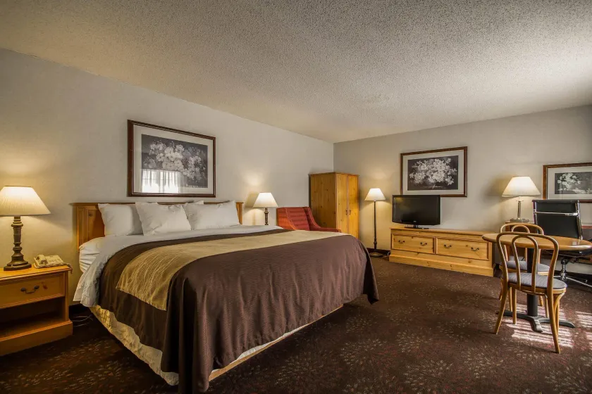 Comfort Inn Fond Du Lac - Image 1