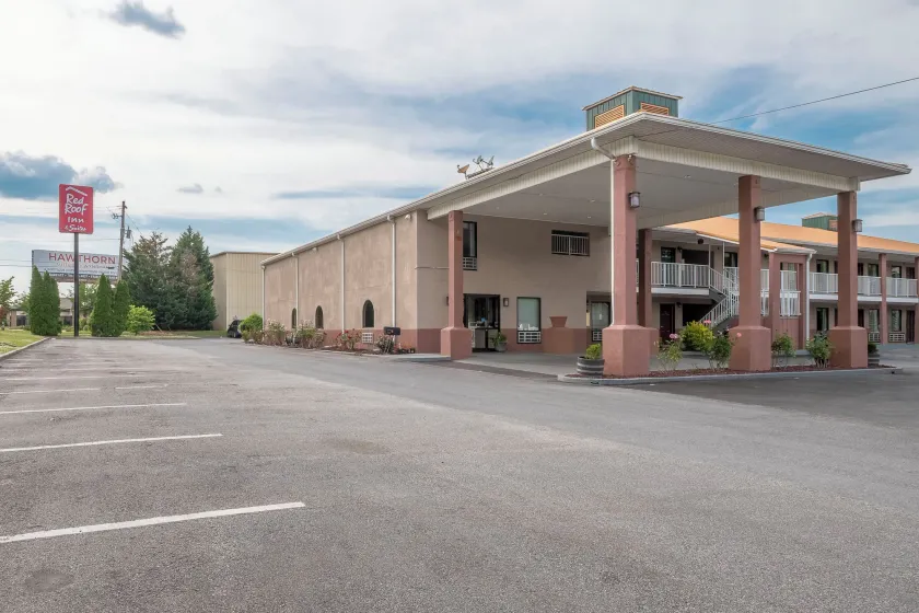 Red Roof Inn & Suites Rome - Image 1
