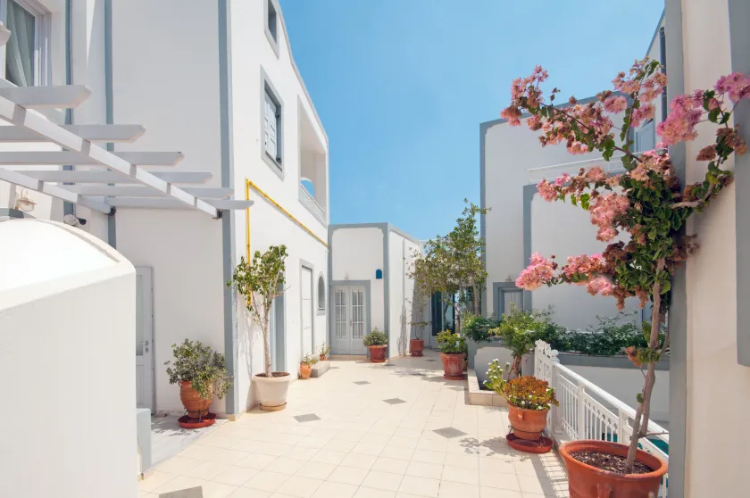 Glaros Hotel - Image 1