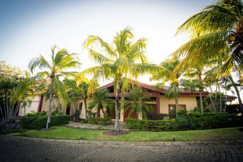Casa Buena - Image 1