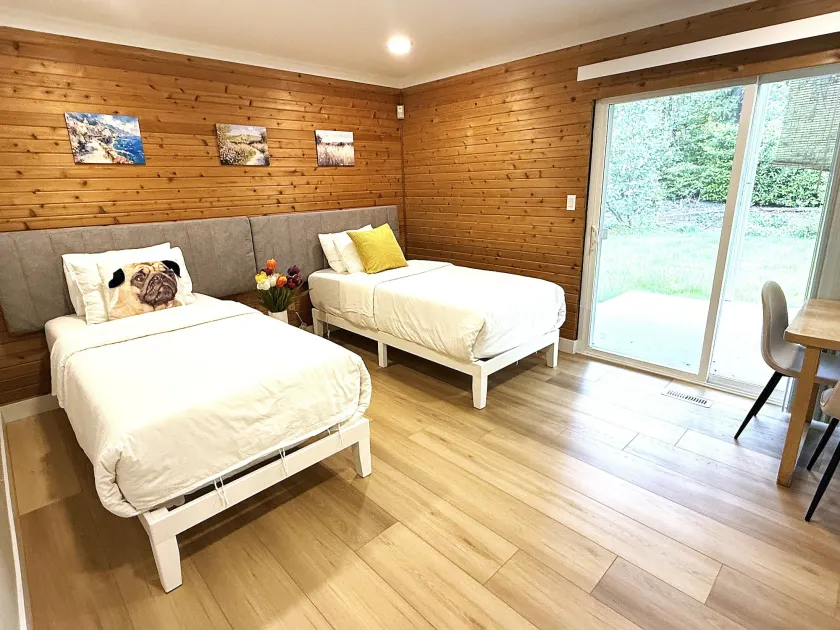 Vancouver Lake City Way Guesthouse 10 min to SkyTrain - Image 1