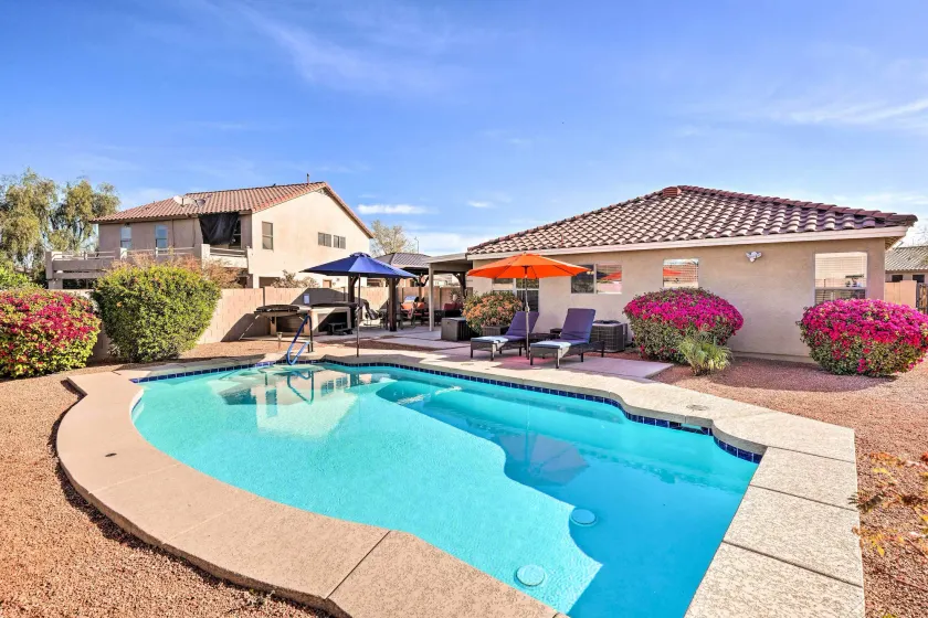 2 Mi to State Farm Stadium: Phoenix Retreat - Image 1
