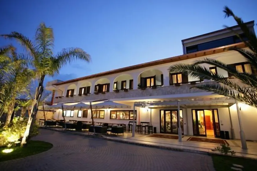 Tesoretto Hotel - Image 1