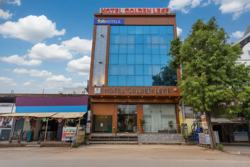FabHotel Golden Leaf Mansarover - Image 1