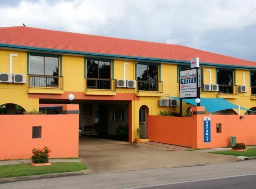 Cedar Lodge Motel - Image 1