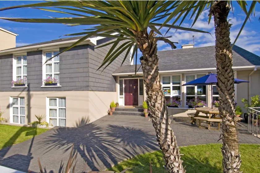Beach Haven Apartments - Image 1