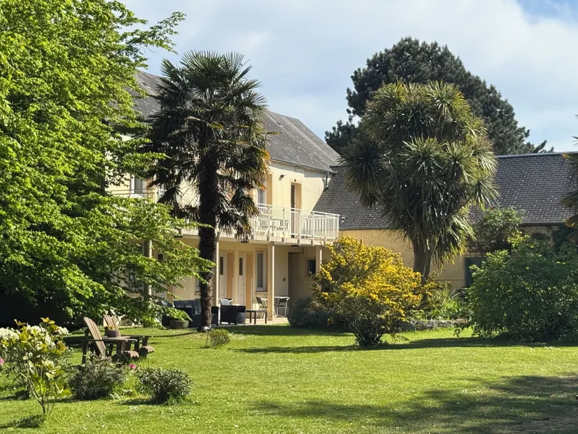 Logis Hôtel La Demeure du Perron - Image 1