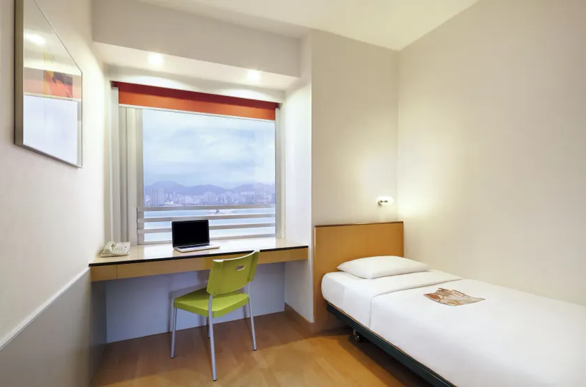 ibis Hong Kong North Point - Image 1
